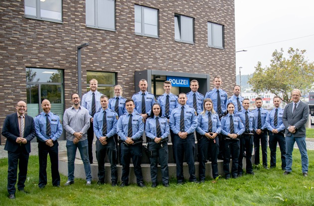 POL-PPTR: 42 neue Polizeibeamtinnen und -beamte im Polizeipräsidium Trier