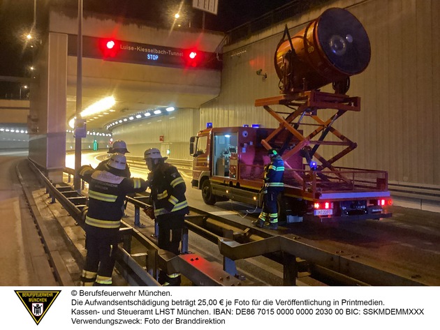 FW-M: Kleintransporter brennt in Tunnel (Sendling)