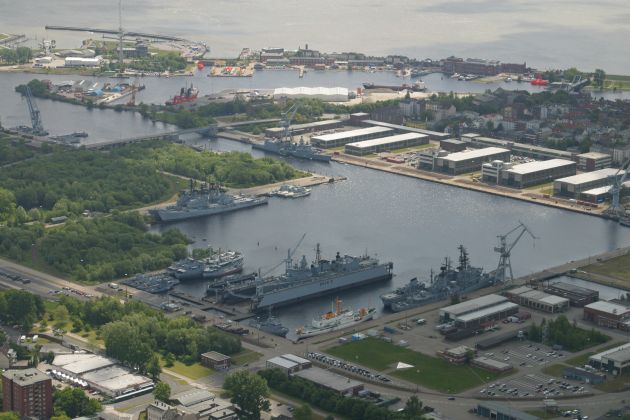 Marine - Pressemitteilung / Pressetermin: Verteidigungsminister zu Guttenberg zu Besuch bei der Marine und beim Marinearsenal in Wilhelmshaven