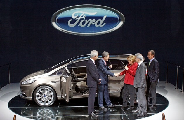 Ford-Werke GmbH: Bundeskanzlerin Merkel auf der IAA bei Ford (BILD)