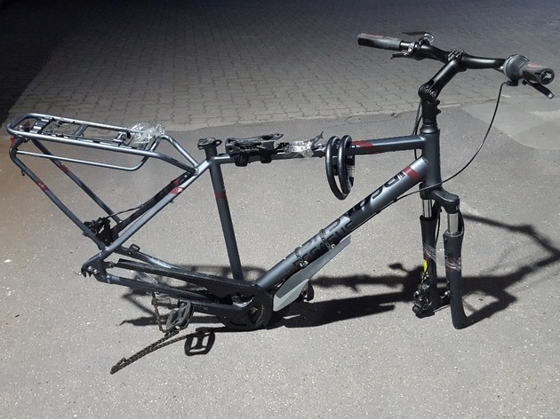 POL-PDLU: (Bobenheim-Roxheim)- Hochwertige Fahrradrahmen sichergestellt. Rechtmäßige Eigentümer gesucht!