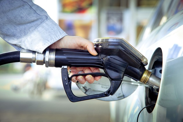 Prix des carburants : &eacute;conomiser plus de 400 francs &agrave; la pompe c'est possible