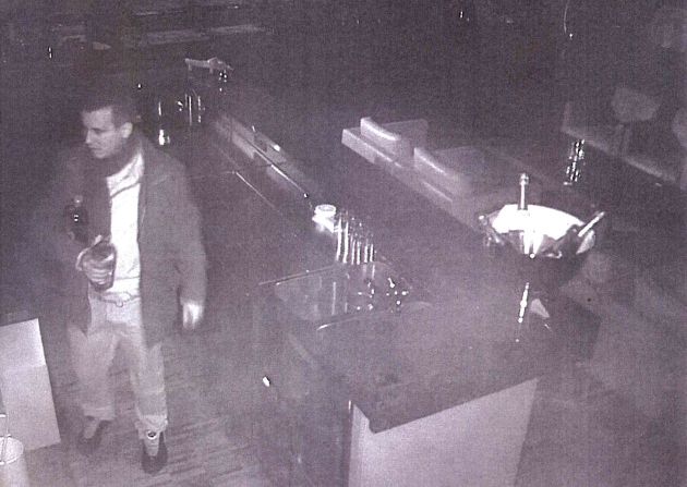 POL-D: Nach Einbruch in Hotel - Polizei fahndet mit Bildern aus einer Überwachungskamera nach zwei Tätern