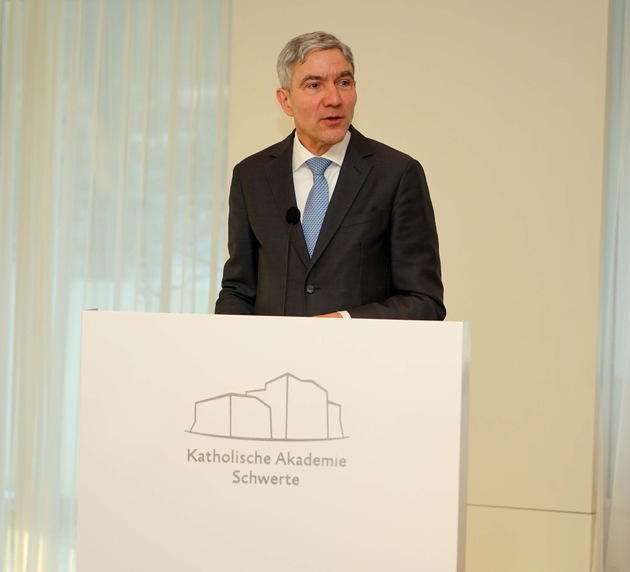 Demokratie braucht Haltung und Verantwortung - Dreikönigsempfang in der Katholischen Akademie Schwerte mit Verfassungsgerichtspräsident Prof. Dr. Stephan Harbarth