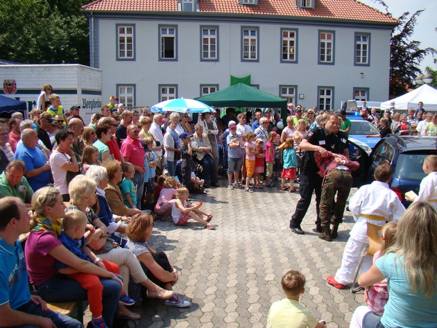 POL-NOM: Volles Haus und tolle Unterhaltung beim Tag der offenen Tür der Northeimer Polizei