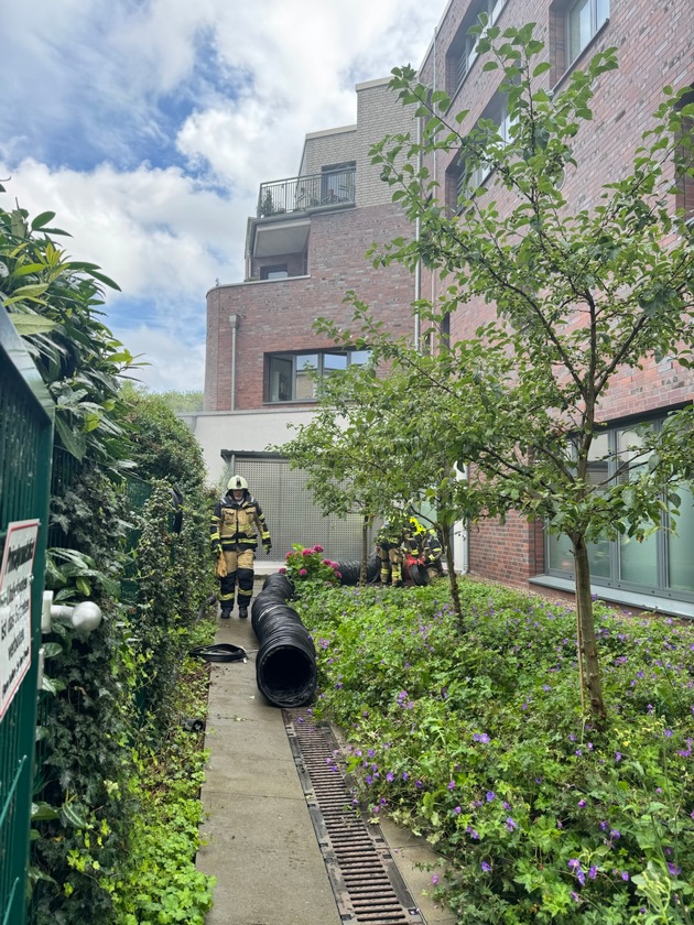 FW-PI: Wedel: Kellerbrand sorgt für starke Rauchentwicklung in Wohn- und Geschäftshaus
