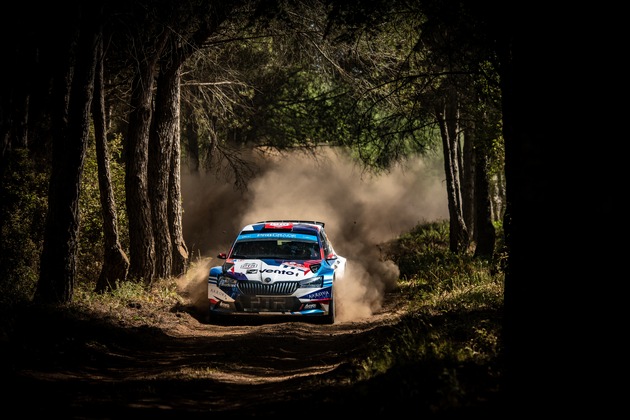 Ypern-Rallye Belgien: ŠKODA Fahrer Andreas Mikkelsen will WRC2-Tabellenführung ausbauen