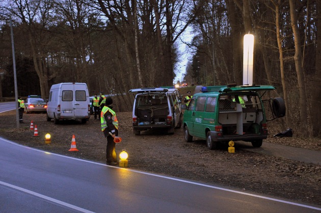 POL-WL: Polizei geht mit Großaufgebot gegen kriminelle Einbrecher vor