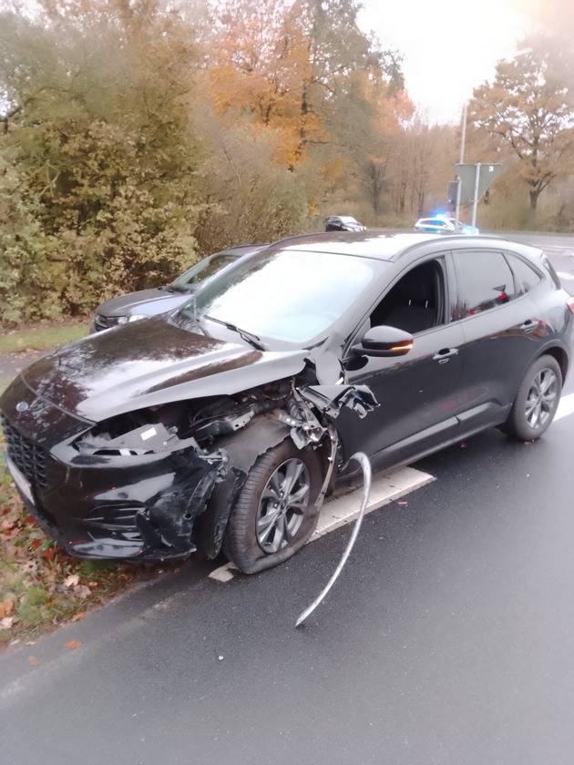 POL-STD: Zwei Autos prallen auf Kreuzung in Stade zusammen - ein Autofahrer leicht verletzt, 7-jähriges Mädchen bei Unfall in Jork verletzt - Polizei sucht wichtige Zeugen