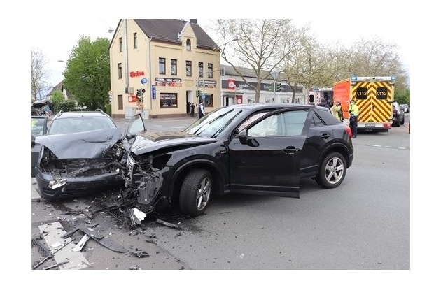 POL-ME: Vier Schwerverletzte nach Verkehrsunfall - Ratingen - 2105048