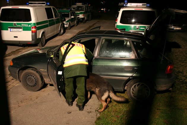 POL-HM: Großkontrollen / Polizei kontrolliert Verkehr auf Bundesstraßen 217 und 83 / Bekämpfung von Alkohol- und Drogendelikten im Straßenverkehr