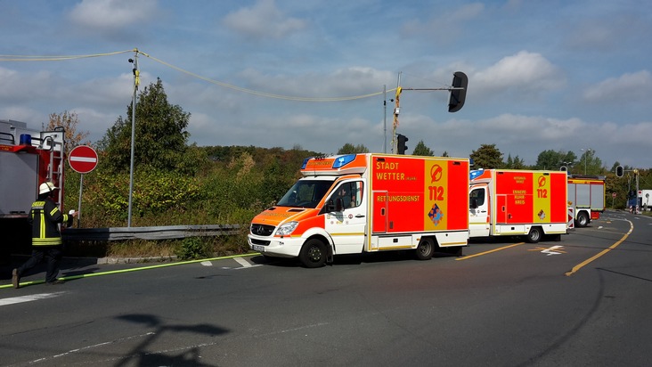 FW-EN: Wetter - Brandmeldealarm, Unbekannte Rauchentwicklung und Verkehrsunfall fordern den Einsatz der Feuerwehr Wetter (Ruhr)