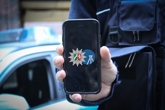 POL-BO: Mobile Abfragen, sicherer Messenger: Neue Smartphones machen Polizeiarbeit effizienter