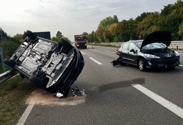 POL-PDNW: Polizeiautobahnstation Ruchheim: Verkehrsunfall mit Leichtverletzten, Unfallverursacher versuchte zu flüchten, hat keine gültige Fahrerlaubnis und stand vermutlich unter BTM-Einwirkung
