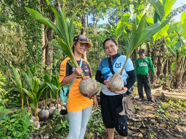 Hilfe zur Selbsthilfe auf den Philippinen plus private Zusatzaktion: 40 Kokospalmen f&uuml;r Sacatihan