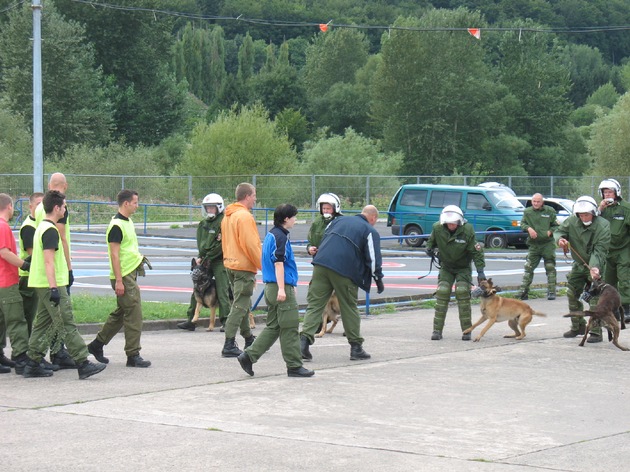 POL-GOE: (1089/2008) Diensthundführerstaffel der Polizeidirektion Göttingen übt den Ernstfall
