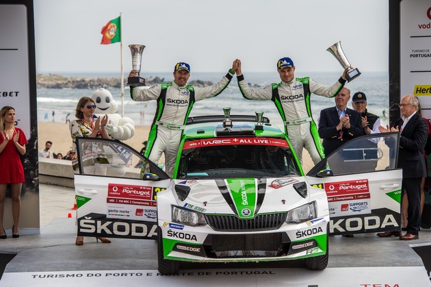 Rallye Portugal: SKODA Fahrer Pontus Tidemand landet Hattrick-Sieg und baut Tabellenführung aus (FOTO)