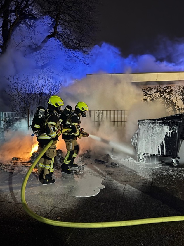 FW-PI: 50 Einsätze für die Feuerwehren im Kreis Pinneberg zum Jahreswechsel - Etwas weniger als im Vorjahr und weniger Großbrände