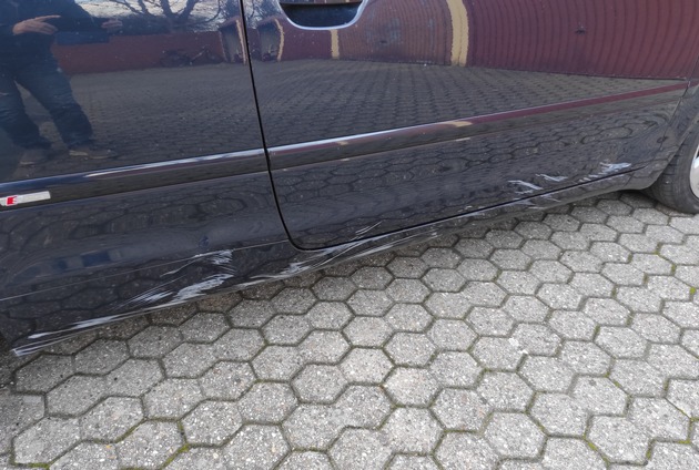 POL-NE: Diebe stehlen blaues Audi A4 Cabrio - Wer kann Hinweise geben? (Fotos anbei)