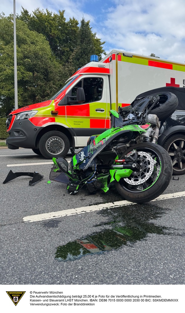 FW-M: Motorrad kollidiert mit Pkw (Moosach)
