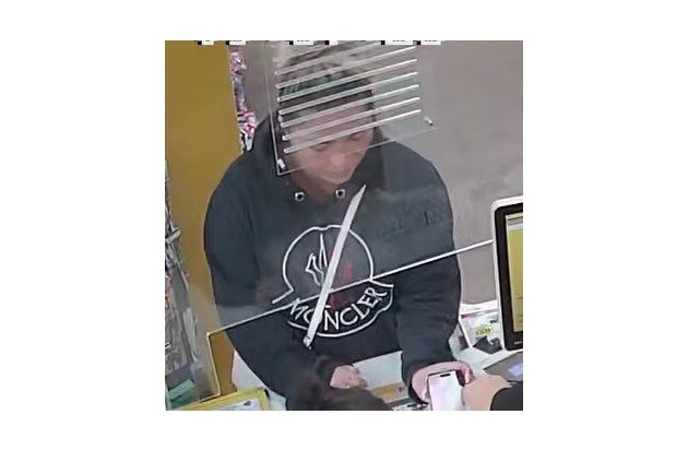 POL-HB: Nr.: 0107 --Polizei fahndet mit Fotos nach Kontobetrügerin--
