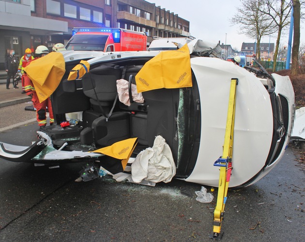 POL-ME: Schwerer Verkehrsunfall auf der Heiligenhauser Straße - Velbert - 2103070