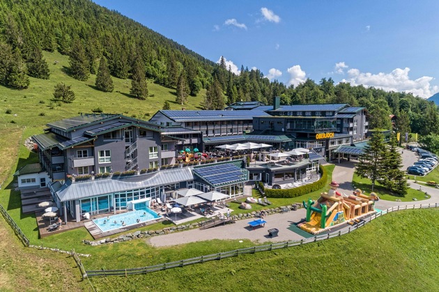 Familienglück am Prinzenwald: Familux Resort in Oberjoch erhält „Travellers‘ Choice Best of the Best Award“