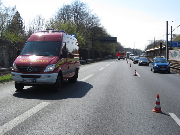 FW-MH: Verkehrsunfall BAB 40