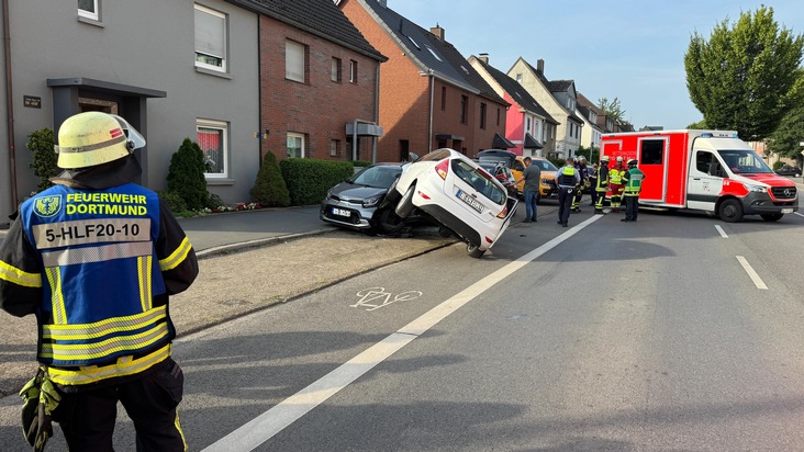 FW-DO: PKW fährt auf parkendes Fahrzeug auf