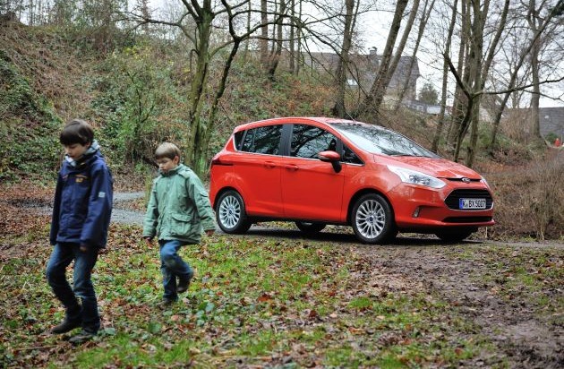 Ford-Werke GmbH: "Kindertauglich" - Der neue Ford B-MAX besteht Tests mit Schlamm, Milch und Limonade (BILD)