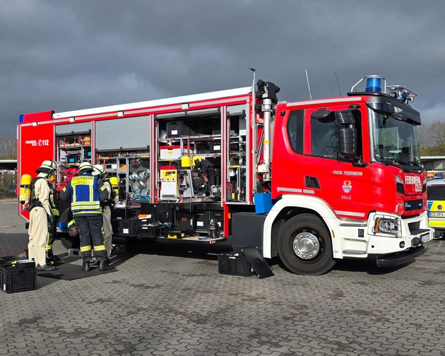 FW Celle: Kisten mit Hinweis auf radioaktive Gefahr lösen Feuerwehreinsatz in Altencelle aus!