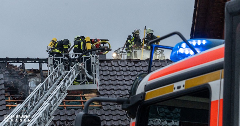 FW Hagen: Dachstuhlbrand Einfamilienhaus