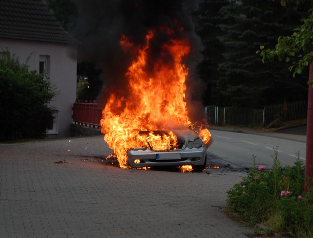 POL-PPWP: Auto brennt vollständig aus