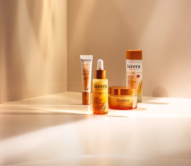 Zum Earth Day und Tag des Baumes: Die Natur gibt - lavera gibt zurück / Über 63.000 Bäume seit 2021, ein Waldstück das auflebt - und Naturkosmetik, die zeigt, was in der Natur steckt