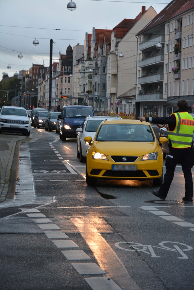 POL-H: Nachtragsmeldung
&quot;Sehen und Gesehen werden - Polizeidirektion Hannover rückt Verkehrsteilnehmer ins Licht&quot;