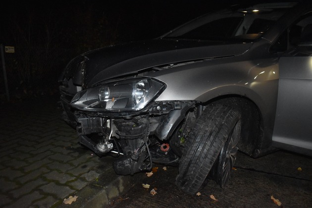 POL-WOB: Wolfsburg - Verkehrsunfall unter Alkoholeinfluss - mit 1,73 Promille über Mittelinsel eines Kreisverkehrs gefahren