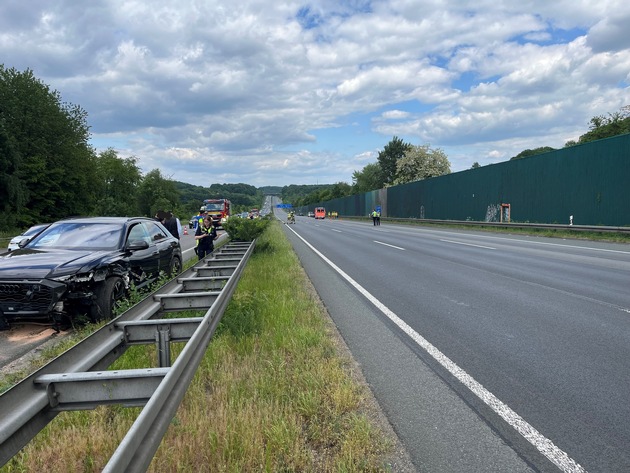FW-EN: Feuerwehr Gevelsberg auf BAB1 im Einsatz