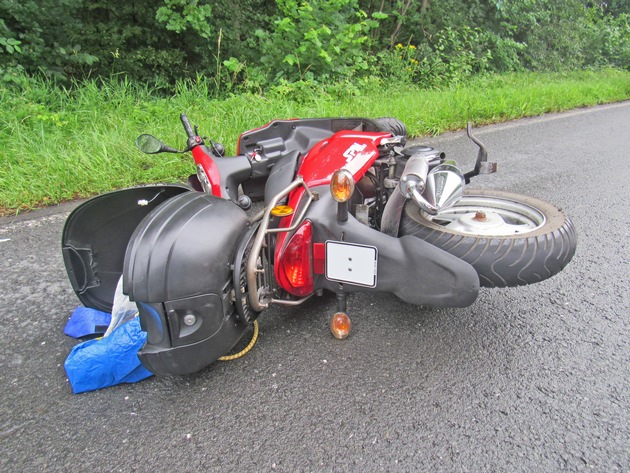 POL-ME: Rollerfahrer beim Überholvorgang berührt und schwer verletzt - Erkrath - 2006142