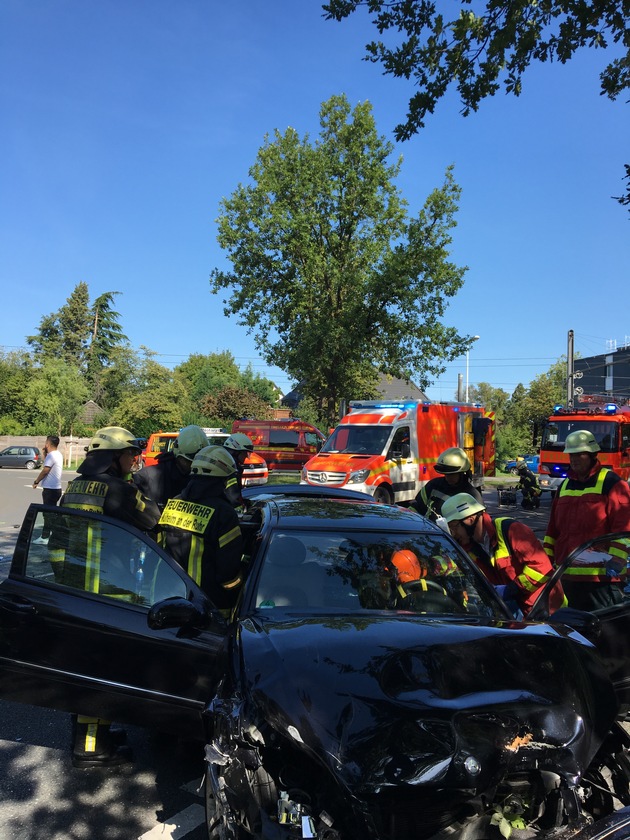 FW-MH: Schwerer Verkehrsunfall im Bereich der Bismarckstraße/ Untere Saarlandstraße - eine schwer verletzte Person #fwmh
