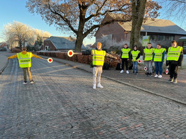 POL-WHV: Neue ausgebildete Schülerlotsen in Bockhorn; Fahrradbeleuchtungskontrolle vor der Schule