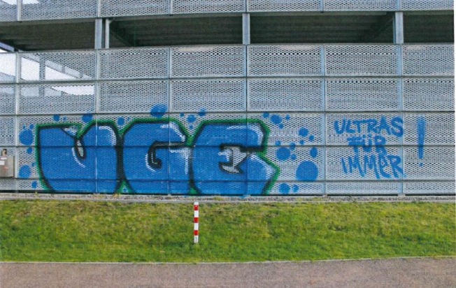 POL-E: Mülheim an der Ruhr: Polizei stellt hohe Sachschäden durch Graffiti fest- Täter besprühen u.a. eine Natursteinmauer an der Ruhr auf etwa 150 Metern Länge- Polizei intensiviert Ermittlungen