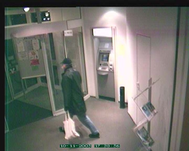POL-GOE: (911/2005) Banküberfall - Polizei fahndet mit Kamerabildern