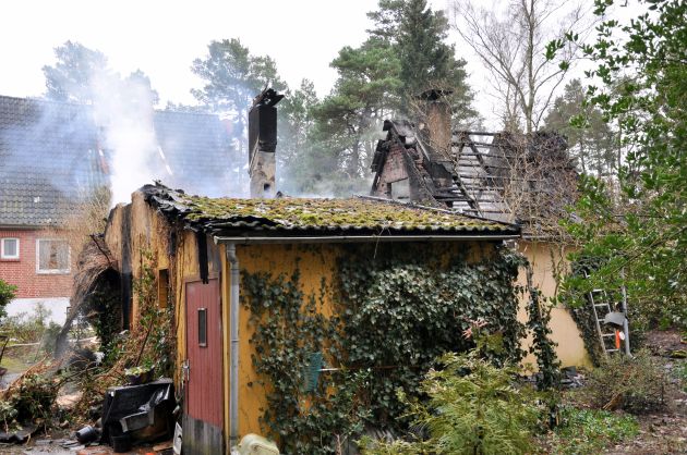 POL-WL: Frau stirbt bei Feuer in Wohnhaus