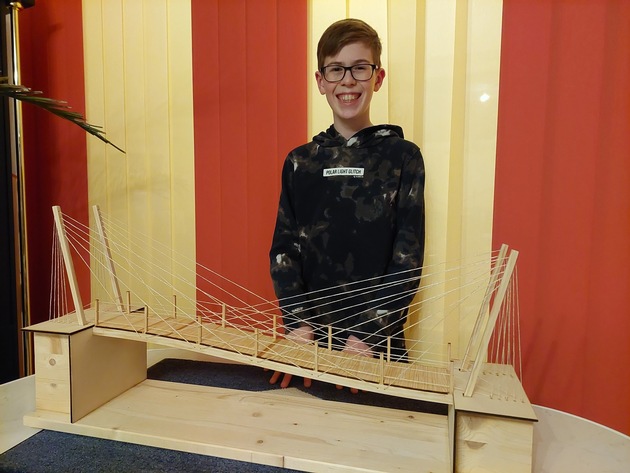 Bayerischer Schüler gewinnt Platz 3 bei bundesweitem Brückenbauwettbewerb