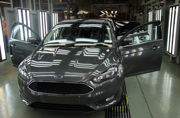 Ford-Werke GmbH: Doppelte Freude bei Ford in Saarlouis: Fünfmillionster Ford Focus läuft vom Band und Werk begeht sein 45. Jubiläum (FOTO)