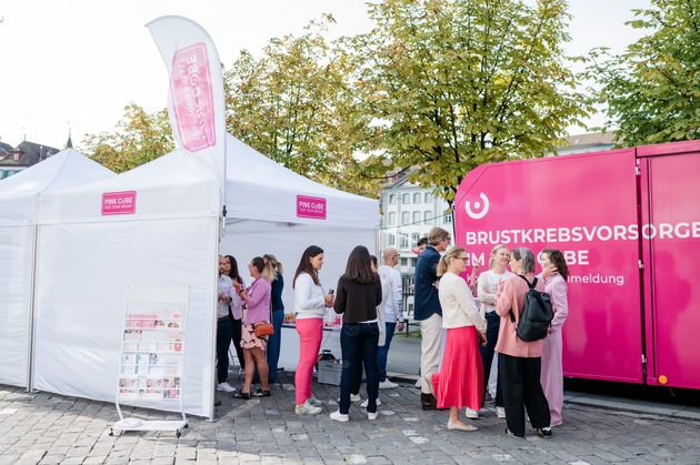 PINK CUBE Roadshow begleitet Einführung des Brustkrebsvorsorgeprogramms im Kanton Luzern