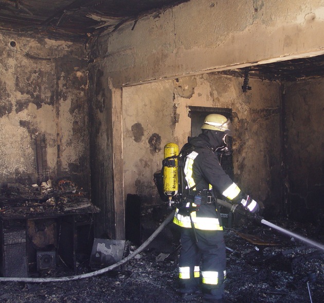 FW-E: Wohnungsbrand in voller Ausdehnung