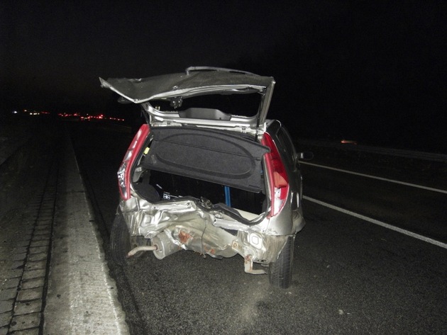 POL-D: A 52 - Langer Stau nach Trunkenheitsfahrt und Unfallflucht - Zwei Verletzte