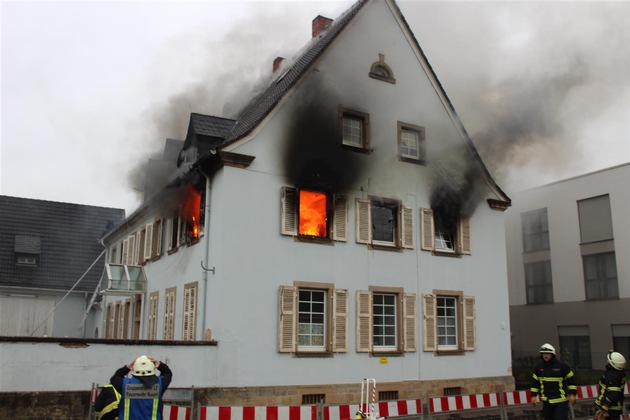 POL-PPWP: Brand im alten Postgebäude