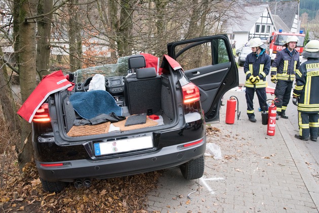 FW-OE: Verkehrsunfall mit zwei Verletzten - schonende Rettung durch die Feuerwehr